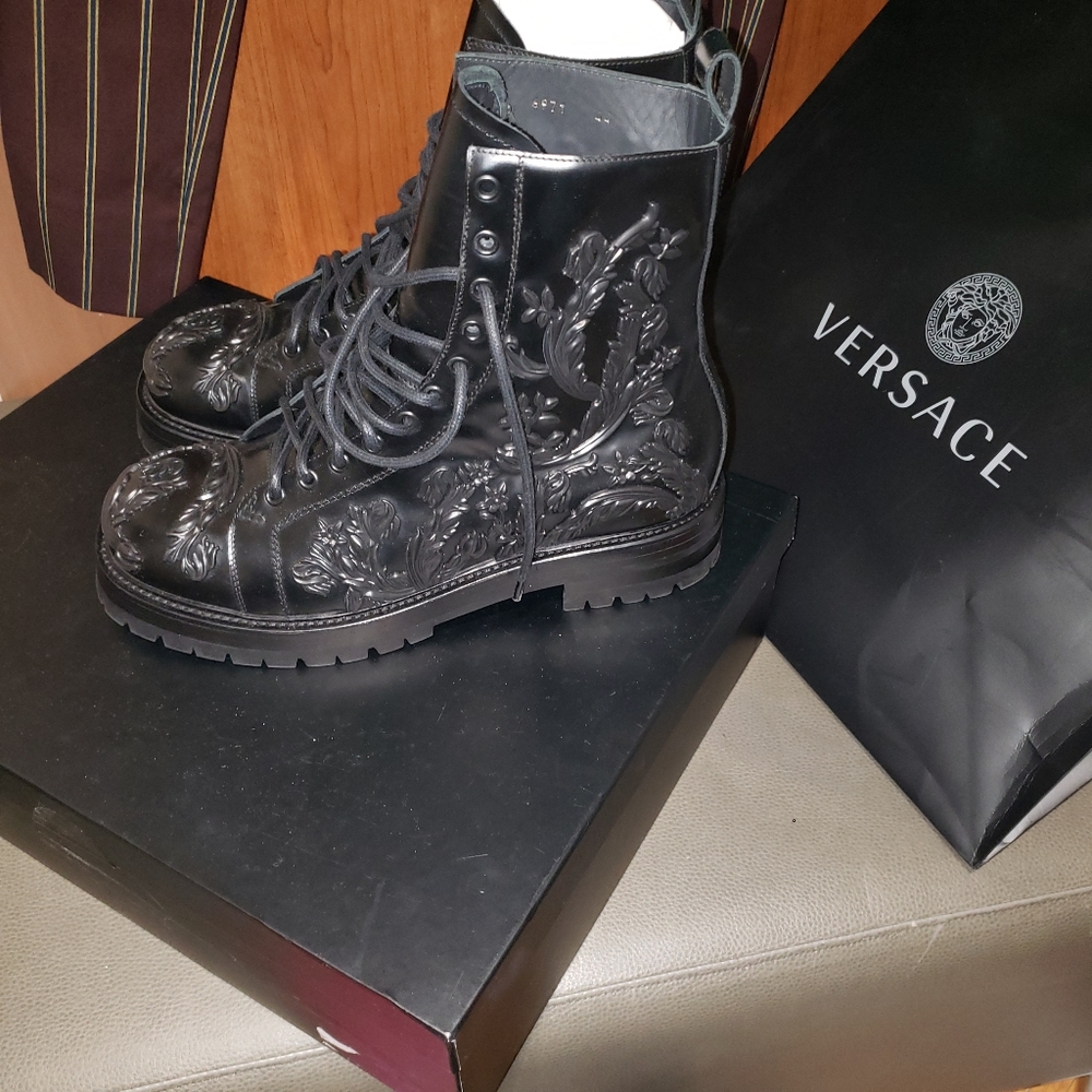 Versace appliqué floral ankle boots - Picture 3 of 11